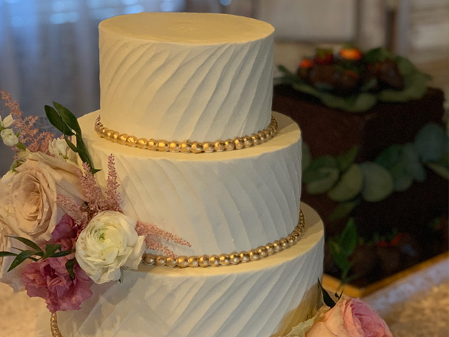 Specialty Cake Bakery in High-End North Dallas Location.