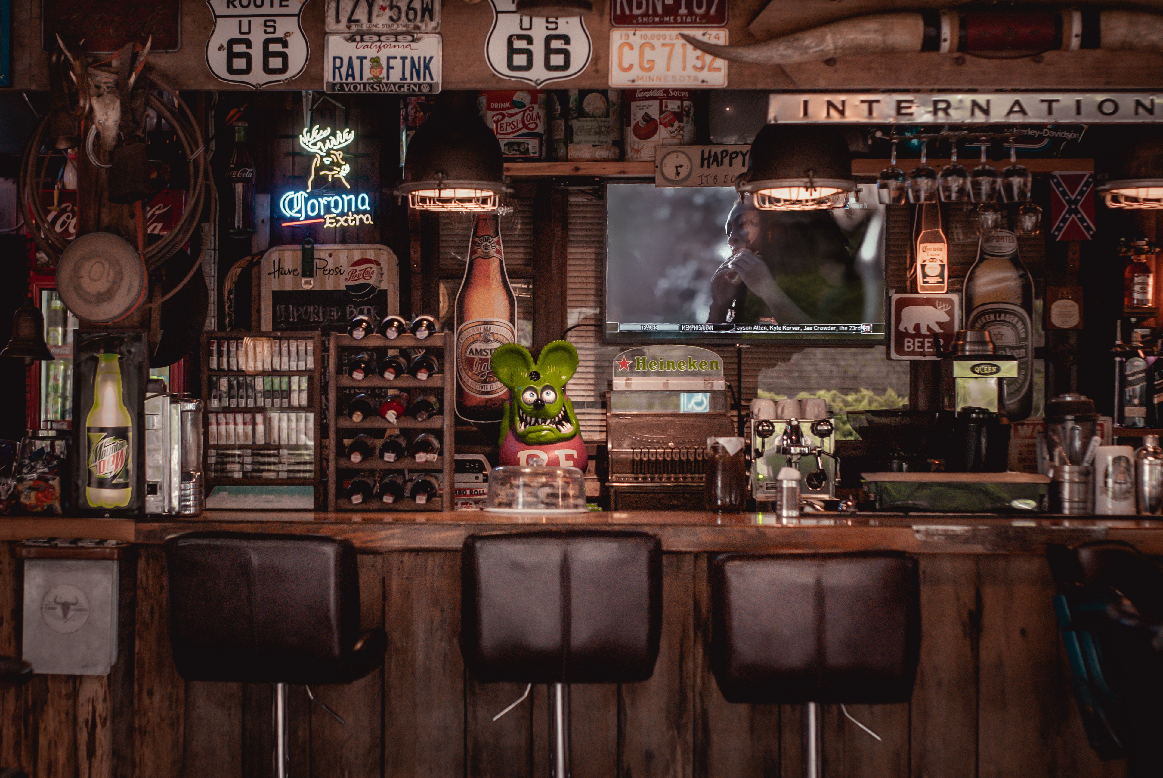 Neighborhood Sports Bar with amazing regular following!