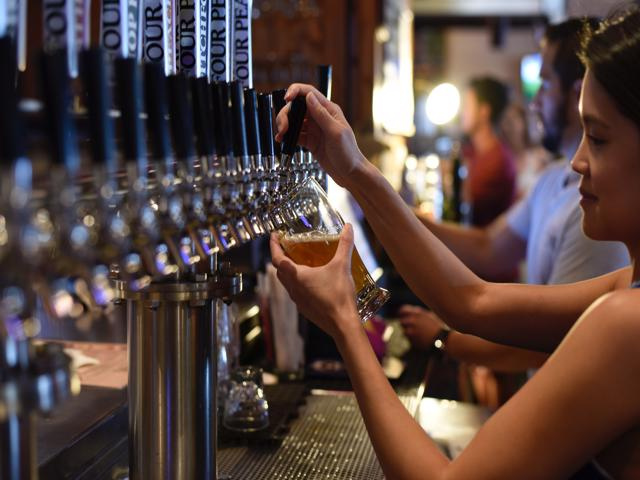 Profitable Bar/Restaurant in Thriving, Fast-Growing NH Community