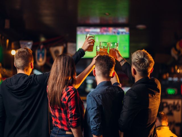 $900k+ PROFITABLE bar/restaurant in EXCELLENT location w/gaming!