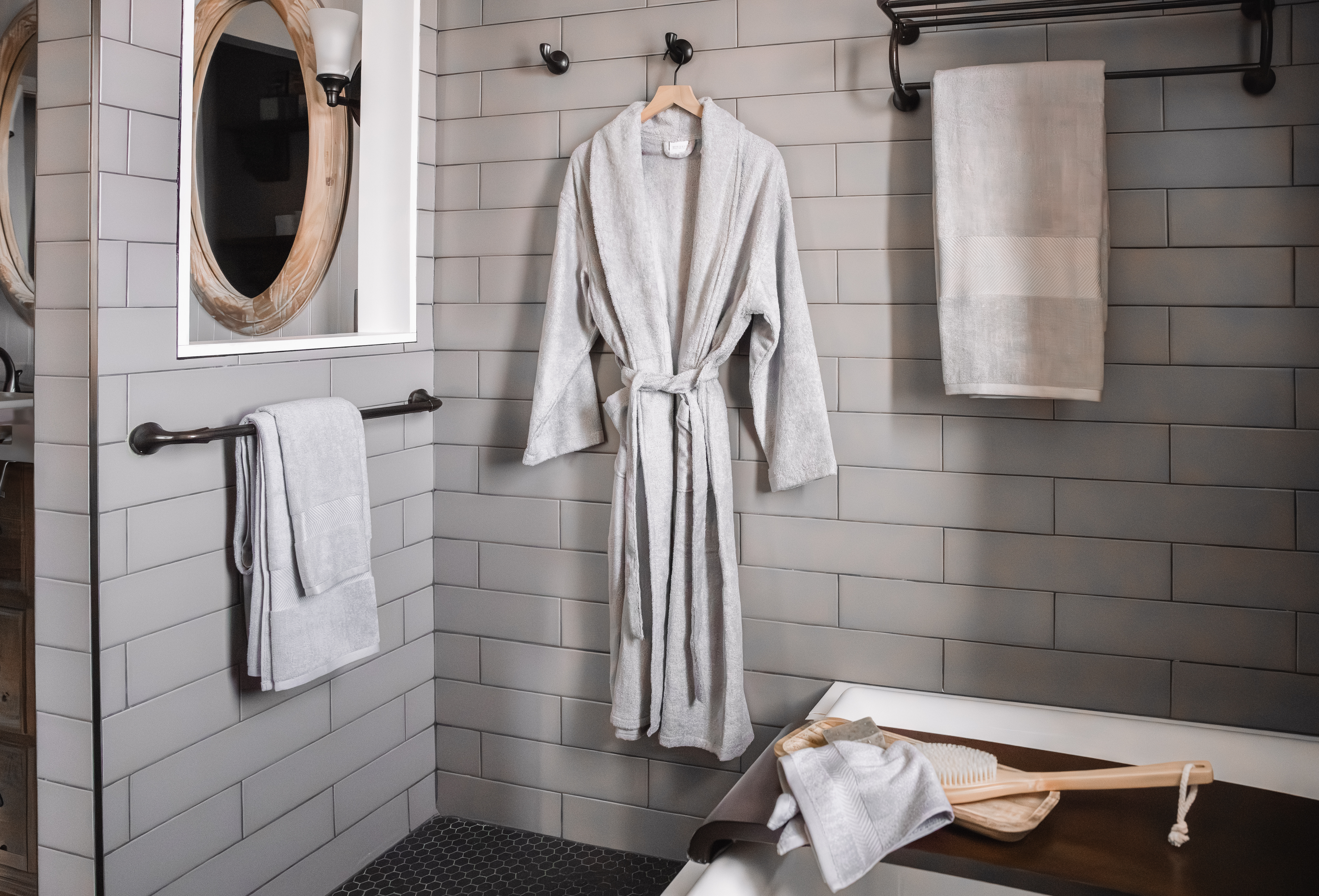 Turnkey E-Commerce Brand: Luxury Bamboo Home Goods with Inventory