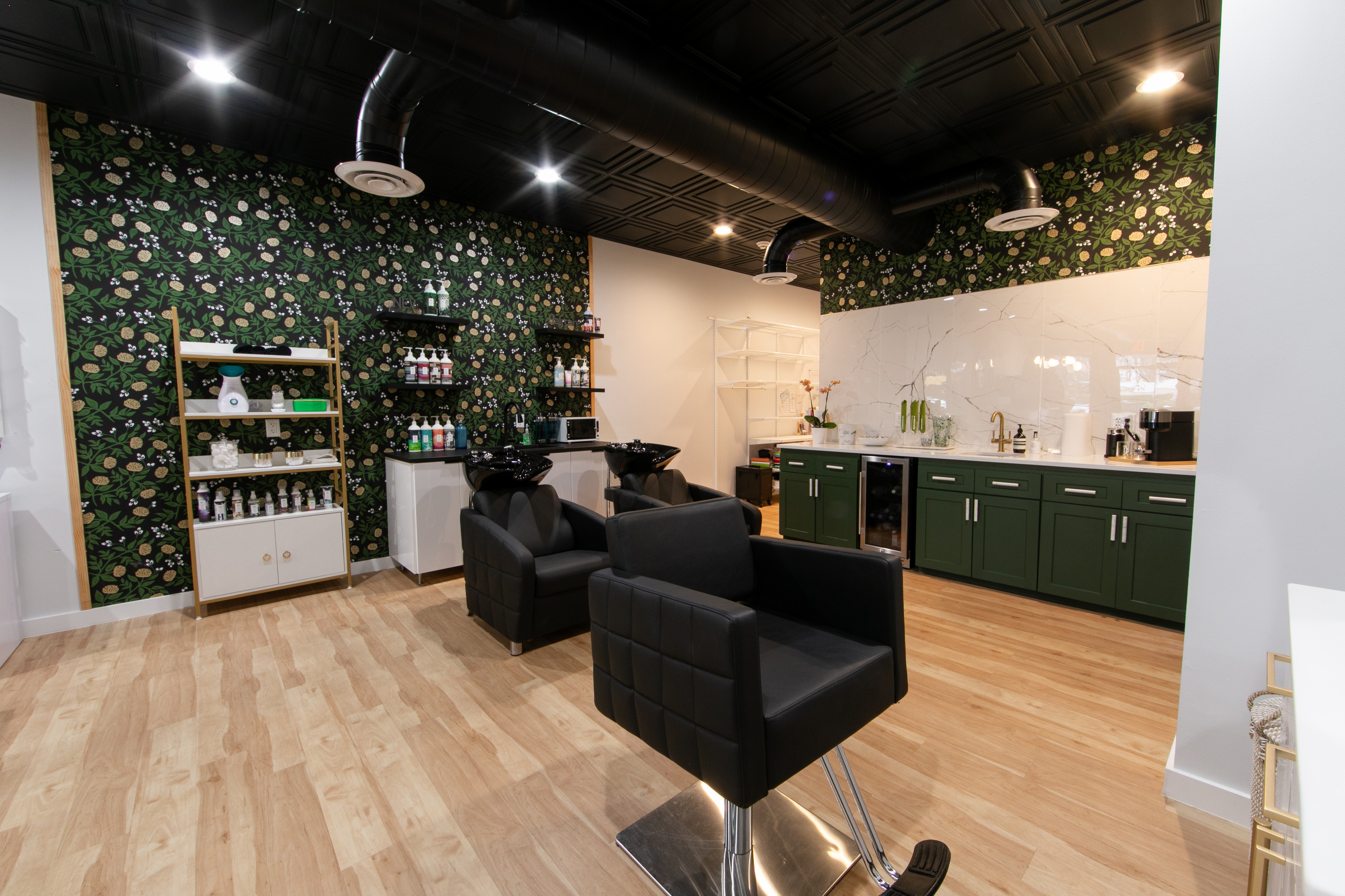 Own a Successful Beauty Business - Invest in Your Future!