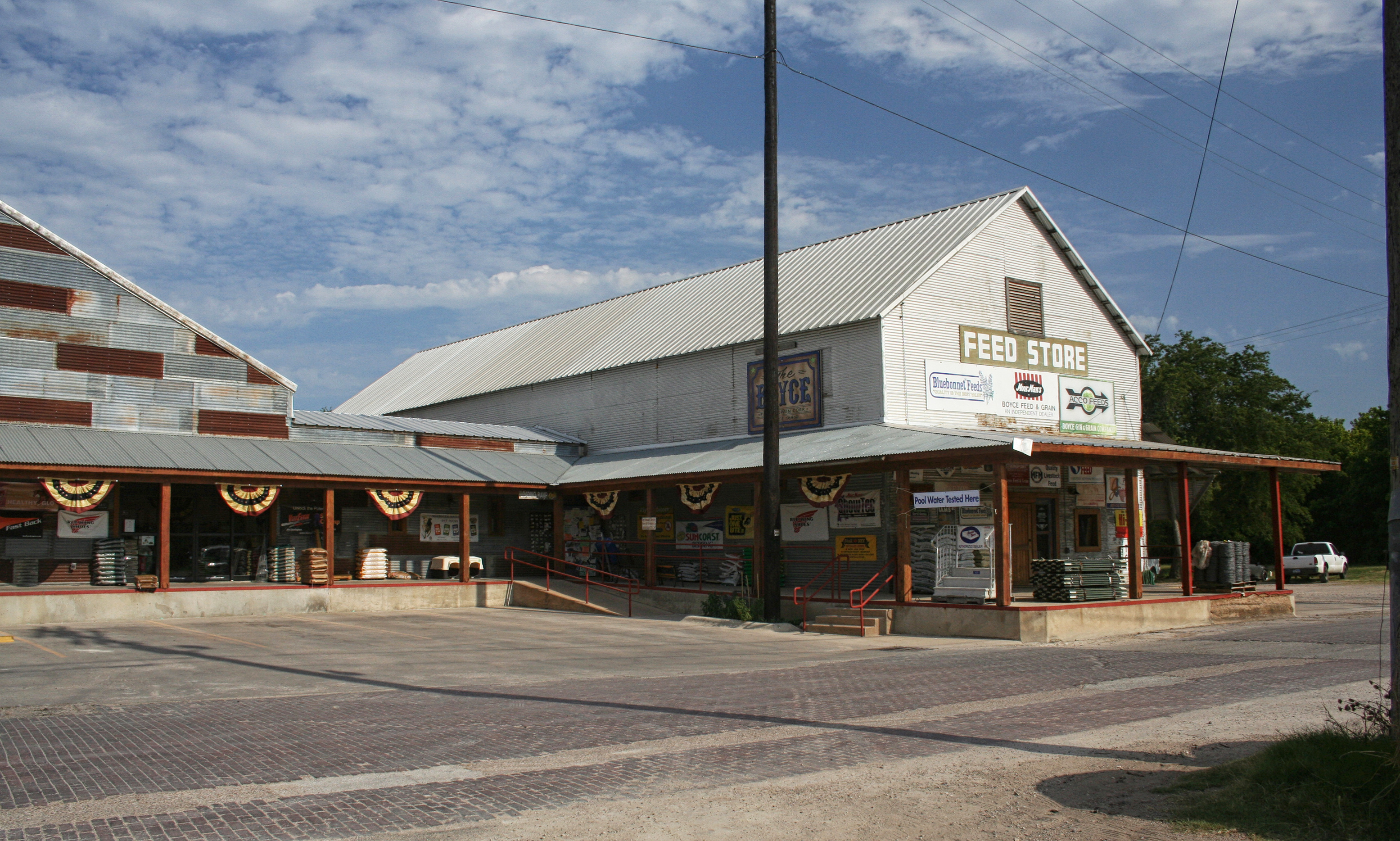 Farm, Garden & Pet Supply Store–Serving the Community 80+ Years
