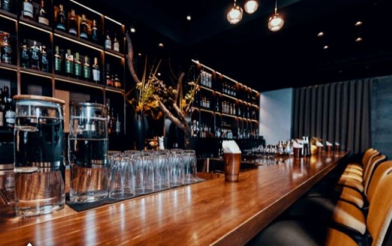 Cambridge Restaurant Bar- Great Location!