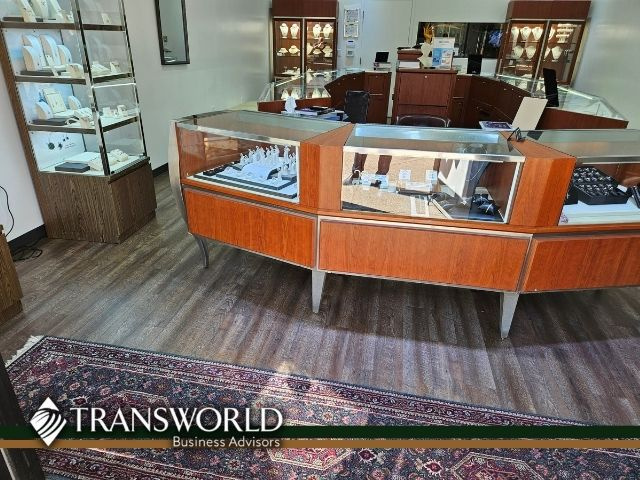 Established jewelry store, high-traffic Lifestyle neighborhood 