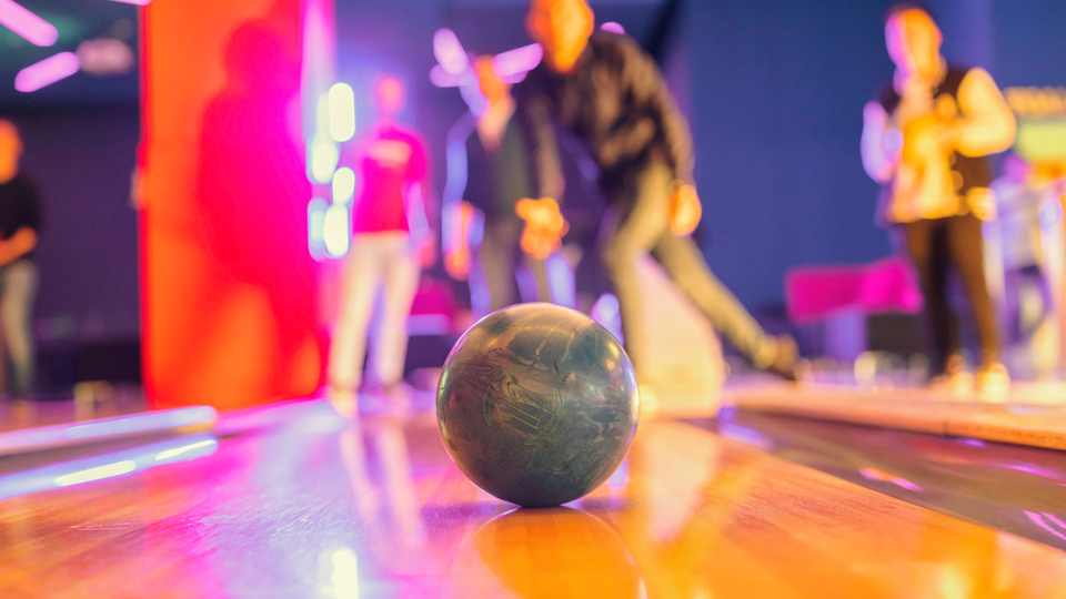 Established Bowling Alley w/ Restaurant, Full Bar & Real Estate