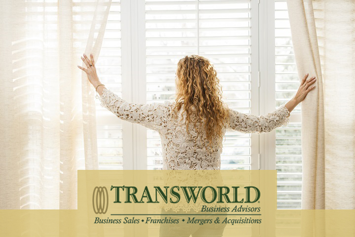 Tech-Savvy Decor Leader: 35-Year Legacy, Primed for Growth