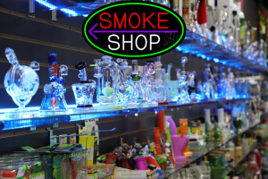 Iconic Smoke Shop & Boutique! Prime Location/Exclusive Products!